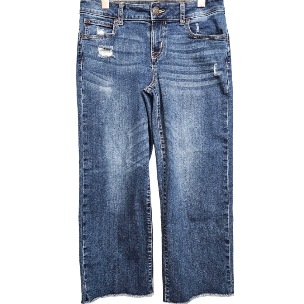 Maurices Nwot Medium Wash Distressed Cropped Leg Raw Him Mid Rise Jeans